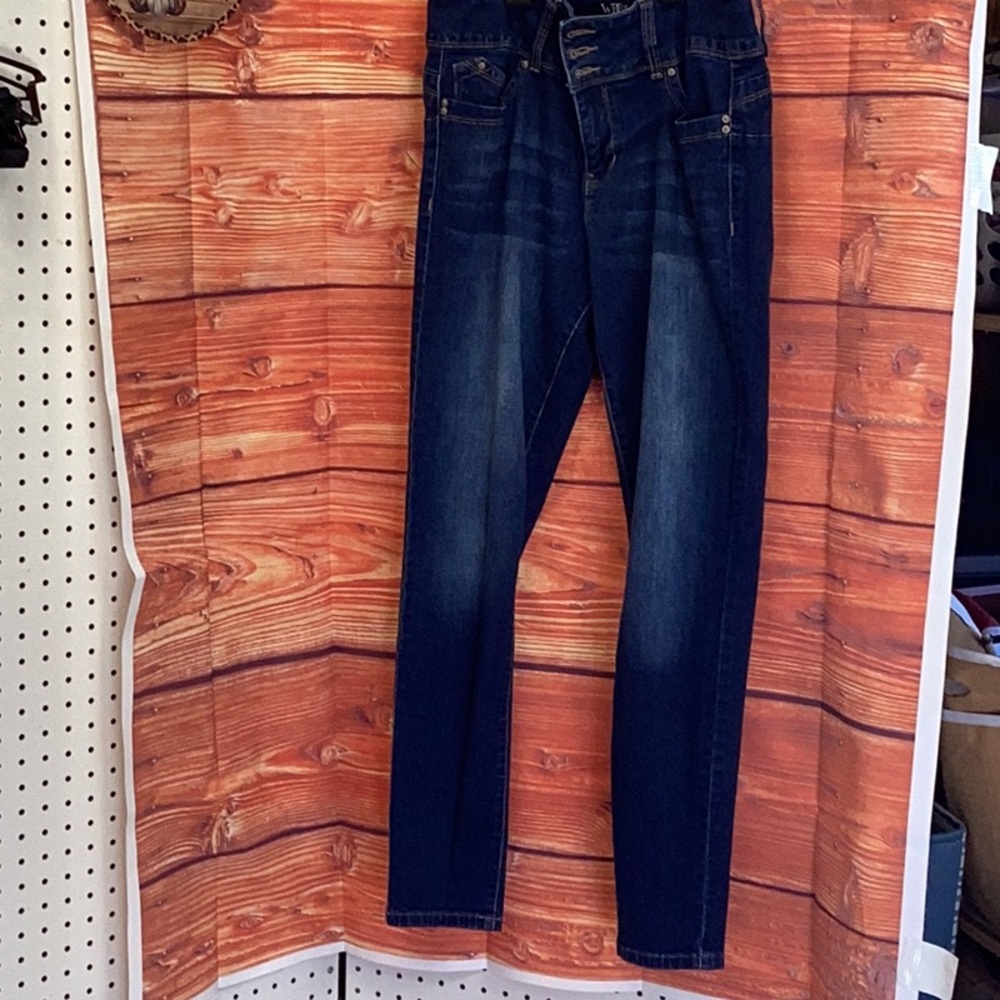 Skinny jeans and jeggings